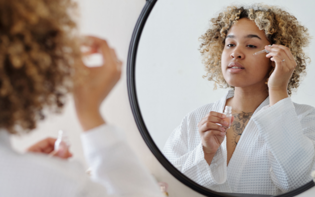 Les meilleurs soins pour les taches brunes chez votre pharmacie en ligne